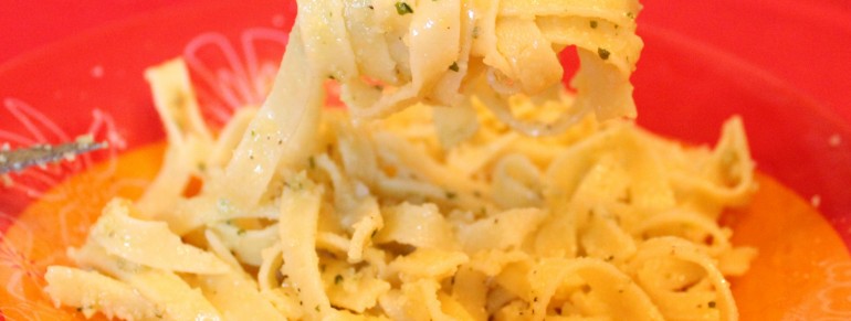 Tagliatelles fraîches maison, au pesto de basilic frais