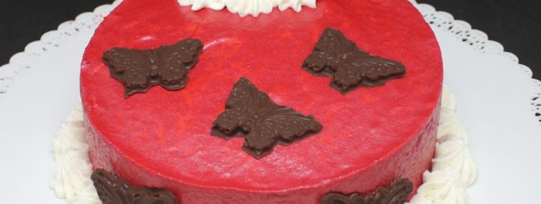 Entremets fraise, vanille et amande