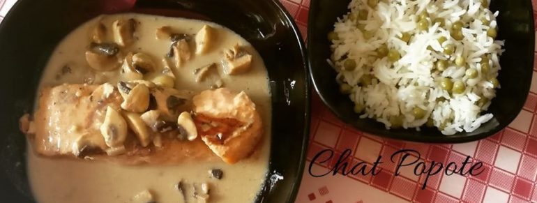 Saumon au bouillon Thaï et riz aux petits pois