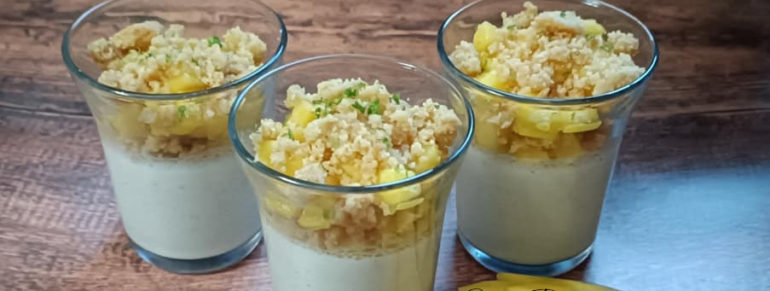 Panna cotta coco et crumble à la mangue et citron vert