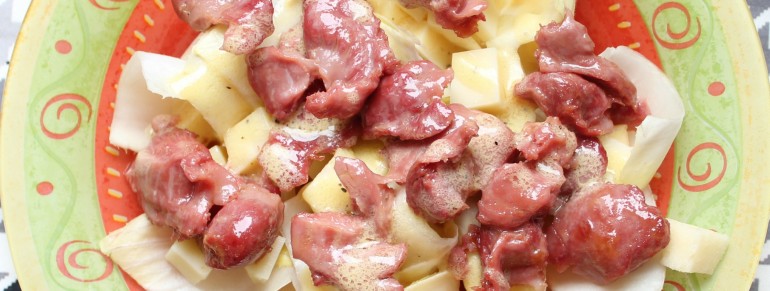 Salade d’endives, pomme, gésiers et emmental