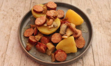 Saucisses de Montbéliard, pommes de terre et champignons (cookeo)